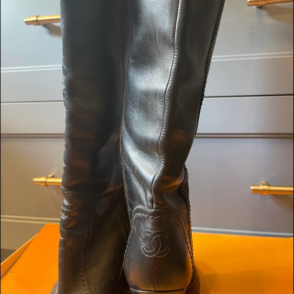 CHANEL - Picture 3 of 4